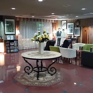 Crown Hills Отель